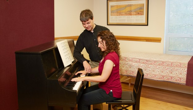 Jonathan Leathwood works with a pianist in an Alexander Technique lesson